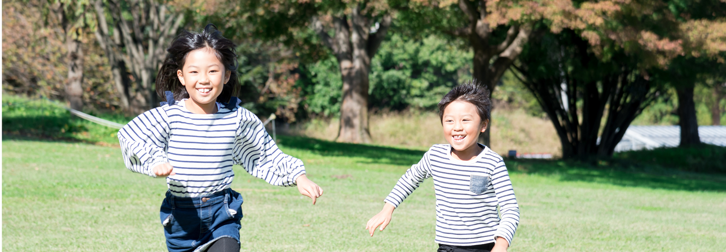 走る子どもたち